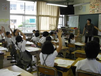 感想を交流する様子